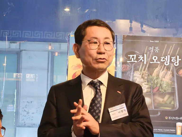 나명석 프랜차이즈협회장이 11일 저녁 기자들과 만난 자리에서 발언하고 있다. (사진=황태규 기자)