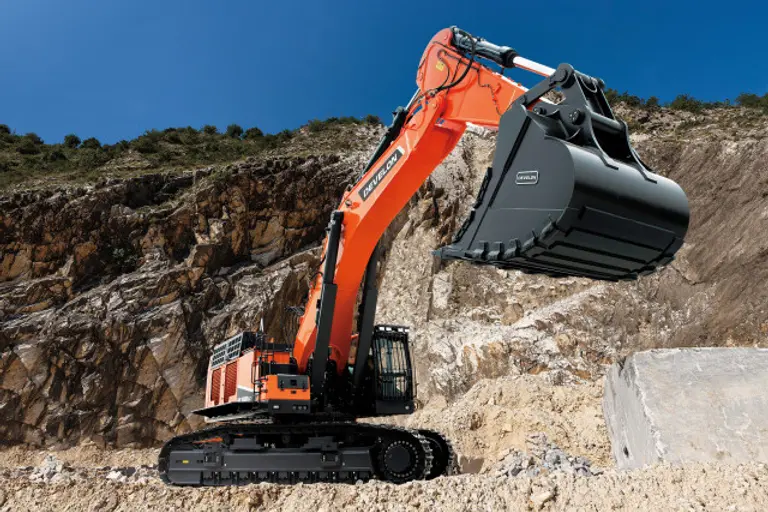 HD건설기계 100톤급 초대형 굴착기. HD건설기계 제공