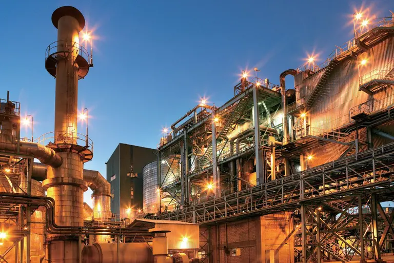 울산광역시 울주군에 위치한 고려아연 온산제련소가 야간에 불을 밝힌 모습. 고려아연 제공