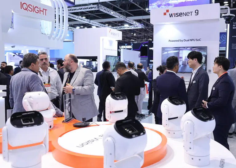 한화비전 AI 러기다이즈드 PTZ 카메라 / 출처=한화그룹 홈페이지