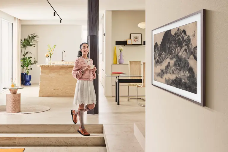  삼성전자 삼성 아트 스토어를 통해 이건희 컬렉션의&nbsp;인왕제색도를 감상할 수 있다. (제공 삼성전자)