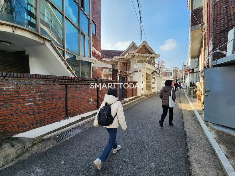 시민들이 미아2구역 일대를 지나고 있다. 출처=김종현 기자