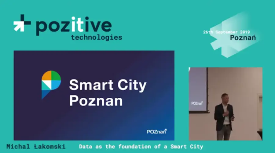 사진: 미할 라콤스키의 포즈난 스마트시티에 대한 설명을 하고 있는 모습(유투브 캡처)