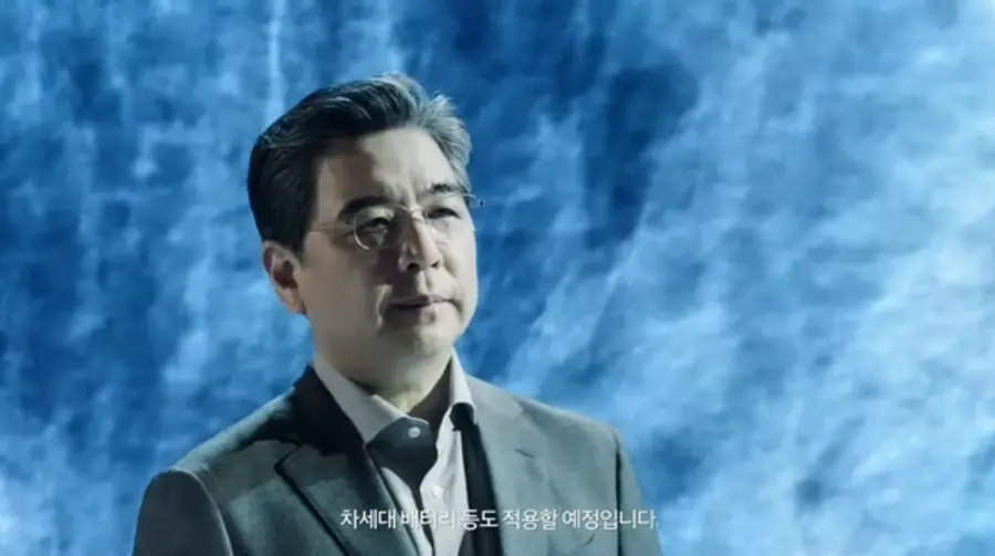 제네시스 듀얼 전동화 전럑을 발표하고 있는 장재훈 사장(사진:퓨처링 제네시스 영상 캡처)