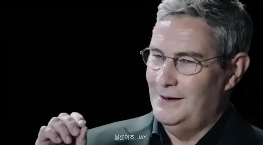 제네시스 디자인에 대해 설명하고 있는 루크 동커볼커 부사장(사진: 퓨처링 제네시스 영상 캡처)