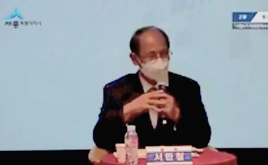 ◇'미래전략수도 세종’ 건설을 위한 ‘8대 분야 59개 과제’를 시민들에게 보고한 서만철 전 공주대 총장. ​​​​(세종시 유투브 채널 캡처.)