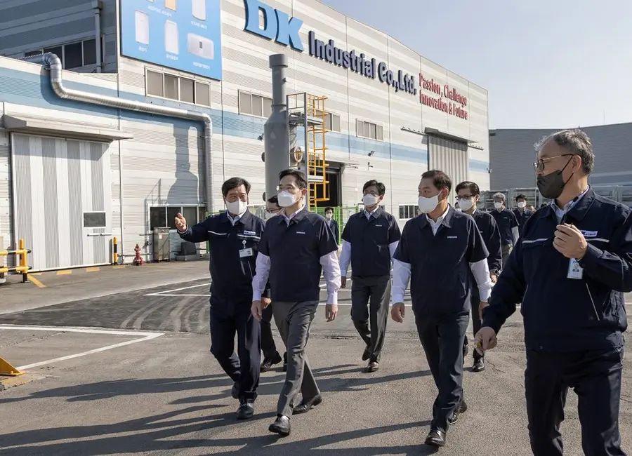 광주광역시 삼성전자의 가전 협력회사를 찾은 이재용 회장.