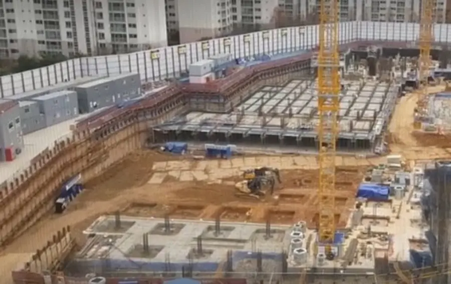 아파트 공사현장에 설치된 흙막이 가시설