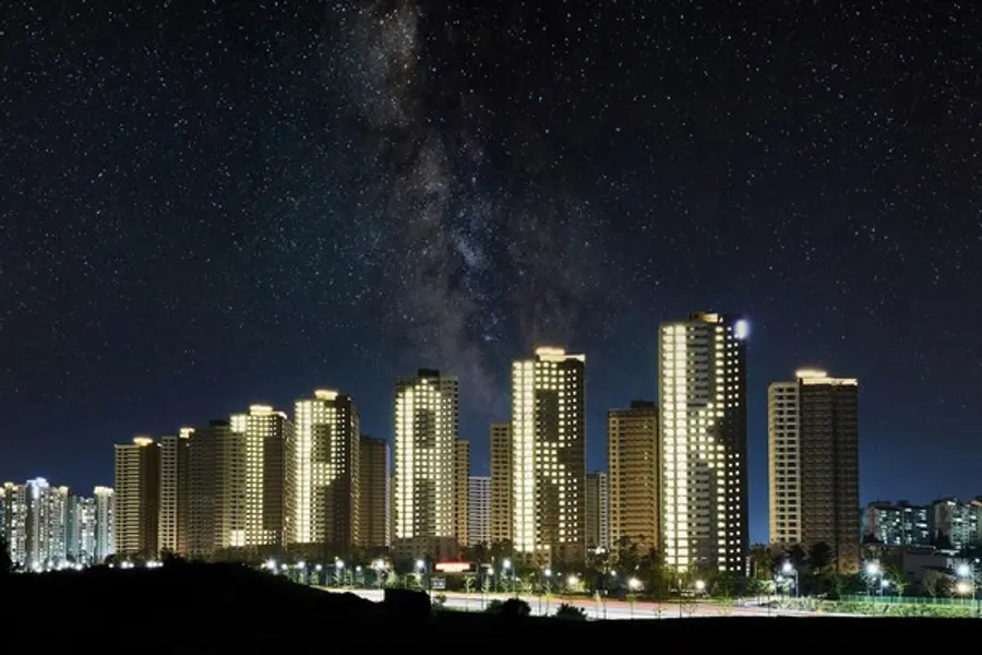 스마트 LED 원격 제어 시스템으로 조명을 밝힌 아이파크 전경사진(사진제공. HDC현대산업개발)