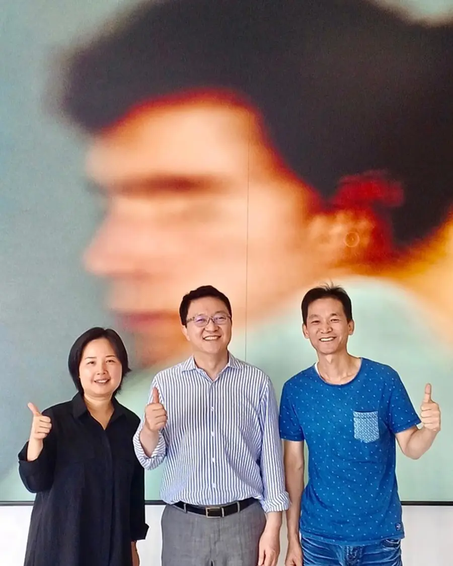 정용진 케어젠 대표(가운데). 케어젠은 9일 인스타그램을 통해 파트너십 가능성이 있는 중국 기업 관계자들이 안양 본사를 방문했다고 알렸다.