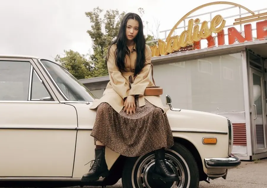 로드트립의 트렌디한 감성을 담은 김태리의 가을 패션화보 (사진제공. 써스데이 아일랜드)