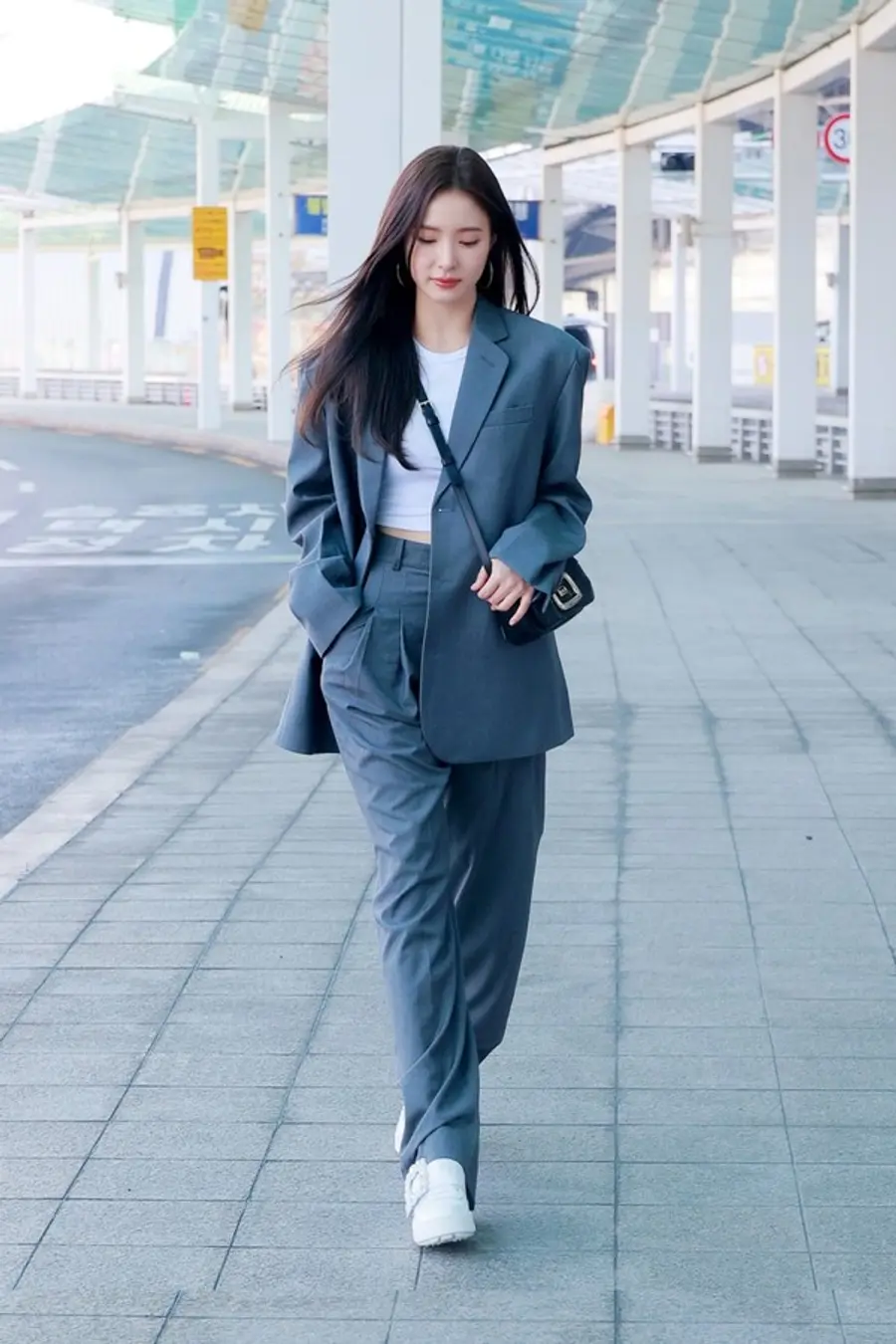 신세경의 공항 패션 (사진제공. 로저 비비에)