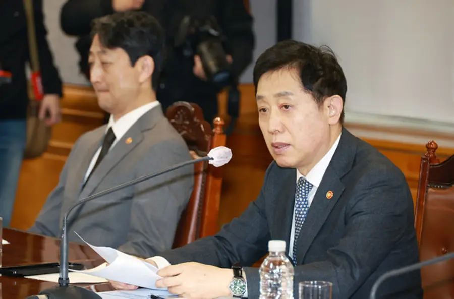 김주현 금융위원장(오른쪽) [출처: 금융위원회]