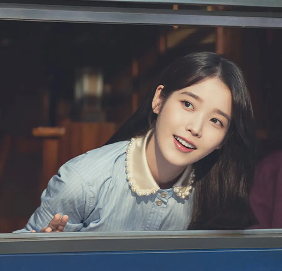 가수 아이유를 모델로 내세운 클라렌. 클라렌 홈페이지