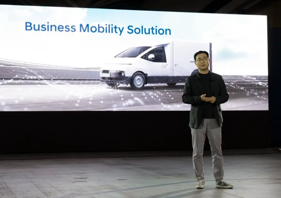 ST1 미디어 발표회에서 현대자동차 국내사업본부장 정유석 부사장이 발표를 하고 있는 모습