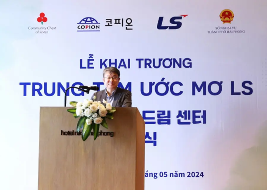 8일 베트남 하이퐁에서 열린 'LS 드림센터' 개소식에서 LS 안원형 사장이 인사말을 하고 있다