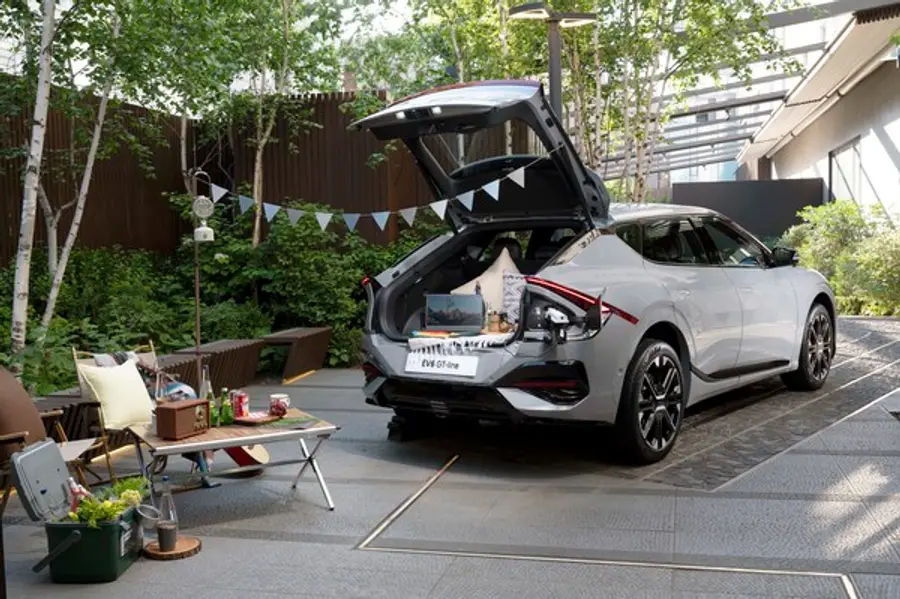 기아의 첫 전용 전기차가 더욱 완벽해진 모습으로 돌아왔다.