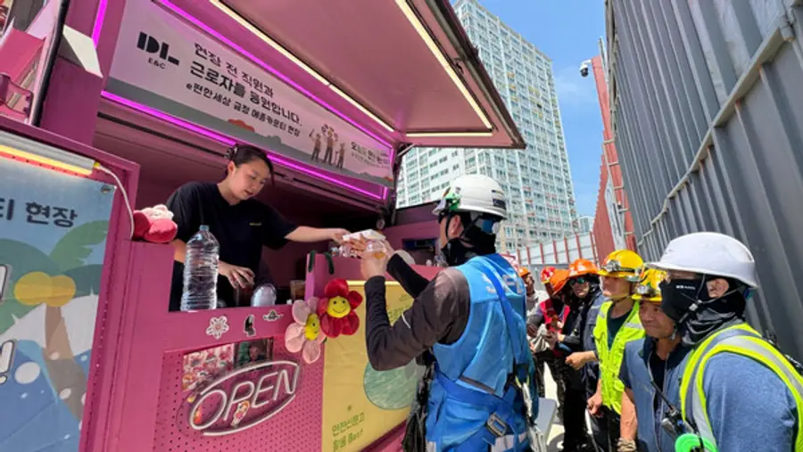 DL이앤씨가 온열질환 사고 예방을 위해 건강한 여름나기 1.2.3 캠페인’을 전개하고 있다. (사진. DL이앤씨)