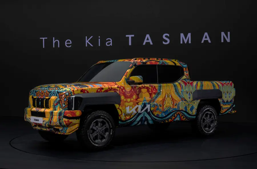  '2024 부산모빌리티쇼'에서 국내 최초로 공개된 '더 기아 타스만' 전용 위장막 모델