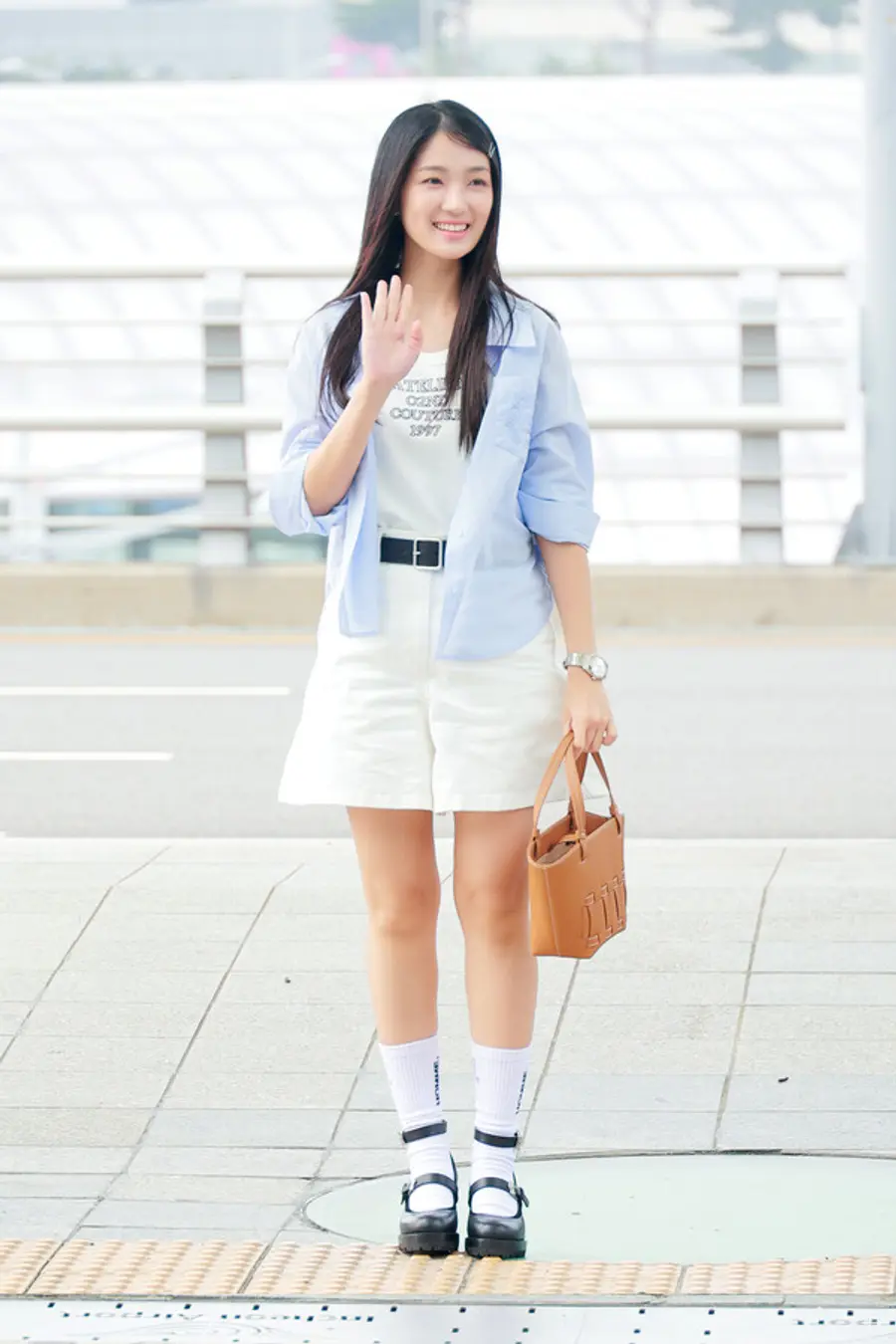 배우 김혜윤이 상큼발랄한 미소로 꾸안꾸 공항패션을 선보였다. (사진제공. 오즈세컨)