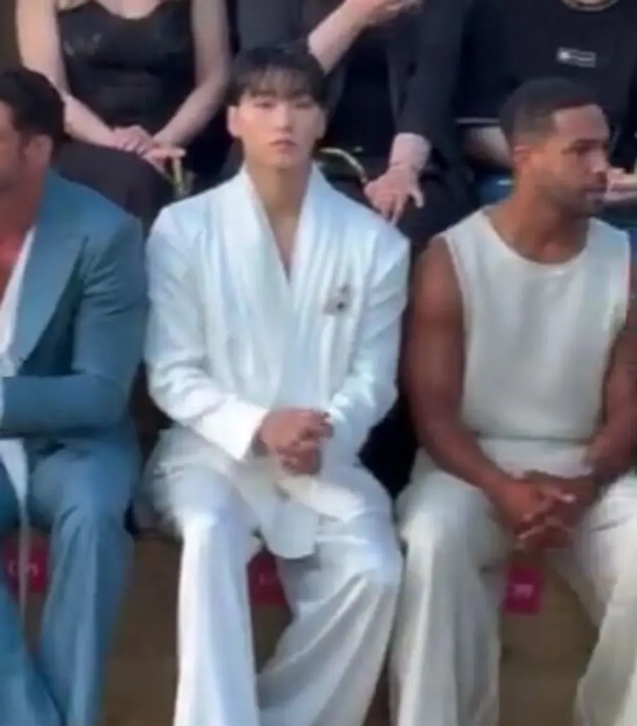 3일 돌체앤 가바나 알타 사토리아(남성 쿠튀르) 쇼에 참석한 에이티즈 멤버 산. (출처. 온라인 커뮤니티)