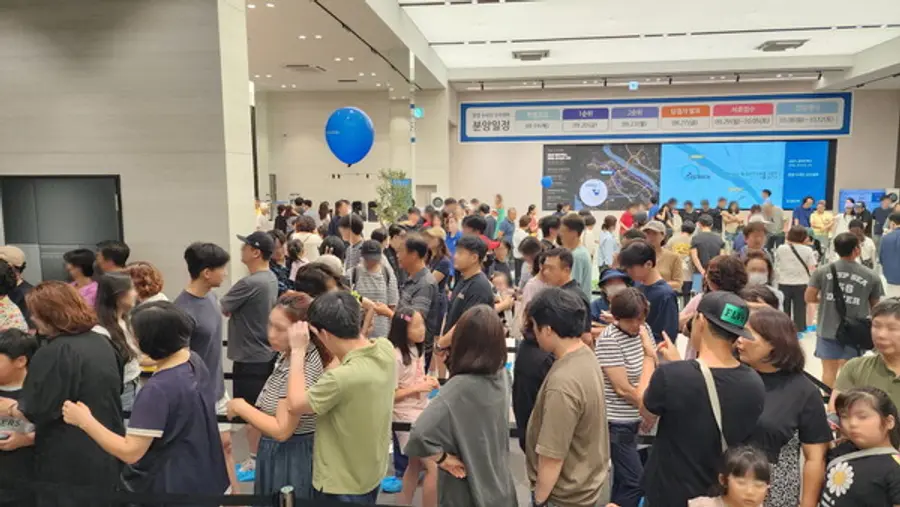 한강 수자인 오브센트 견본주택에 많은 인파가 몰렸다. (사진제공. 한양)
