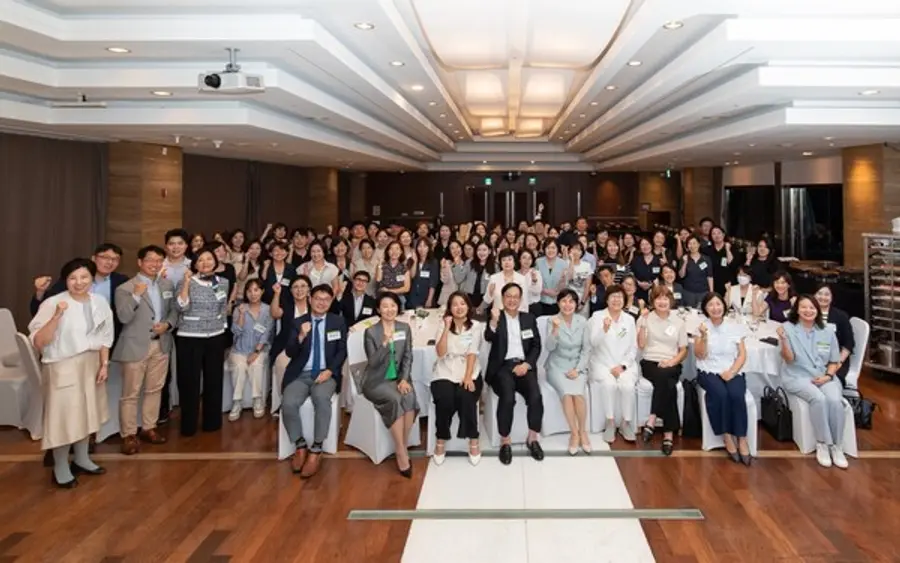 2024 WIN 어워드 다양성 우수기업 10개사 발표 및 회원들의 단체 기념사진 (사진제공=사단법인 WIN)