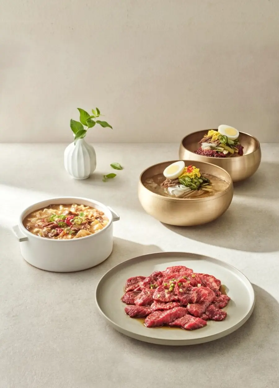 무쇠철판 양념등심 정식 (사진제공=창고43)