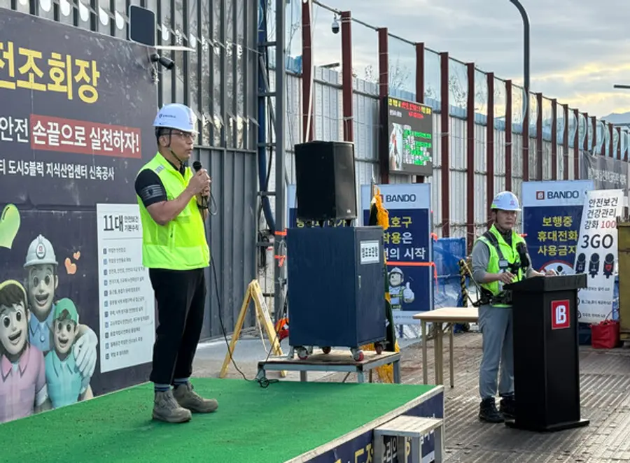 반도건설 시공부문 이정렬대표기 안전경영 실천을 당부하고 있다. (사진제공=반도건설)