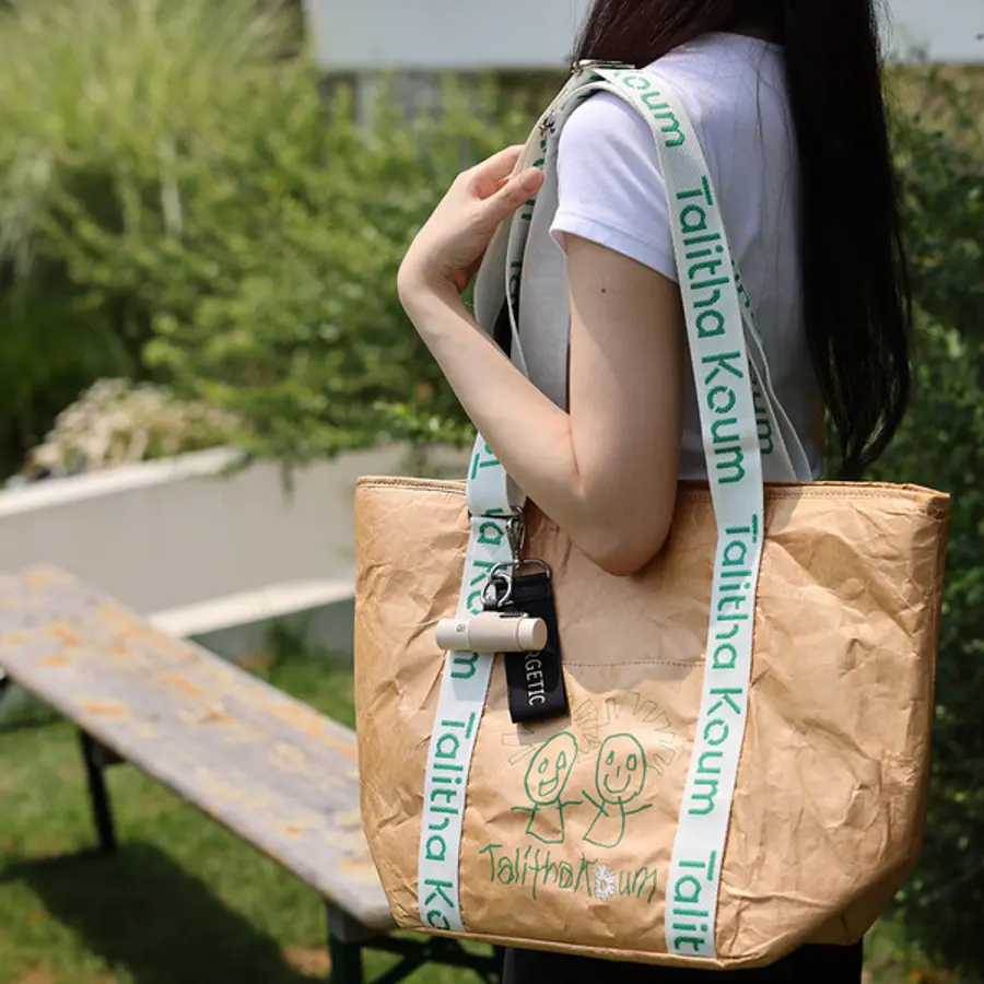 탈리다쿰이 한예슬 작가와 협업한 타이백 빅백 (사진제공=탈리다쿰)