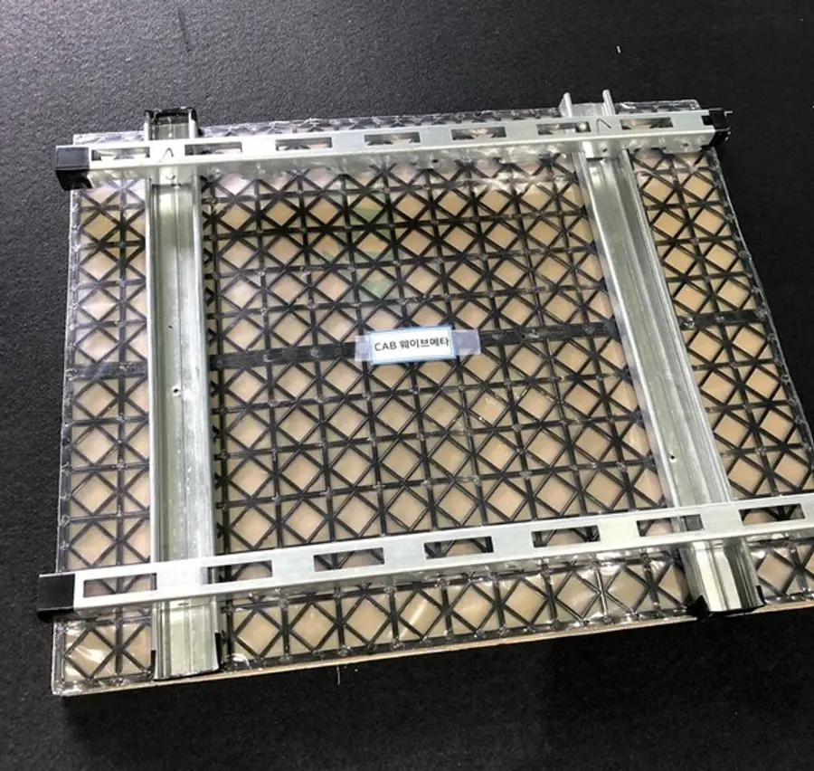 현대엔지니어링과 제이제이엔에스가 공동개발 한 ‘천장형 차음 구조’ 샘플 (사진제공=현대엔지니어링)