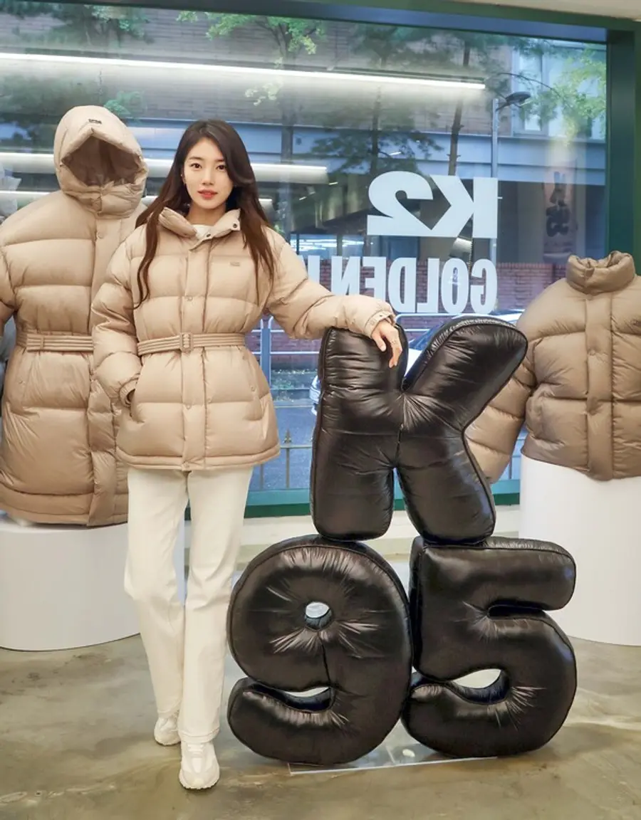 K2 골든K95 다운을 기념해 열린 성수 팝업 스토어를 방문한 배우 수지 (사진제공=K2)