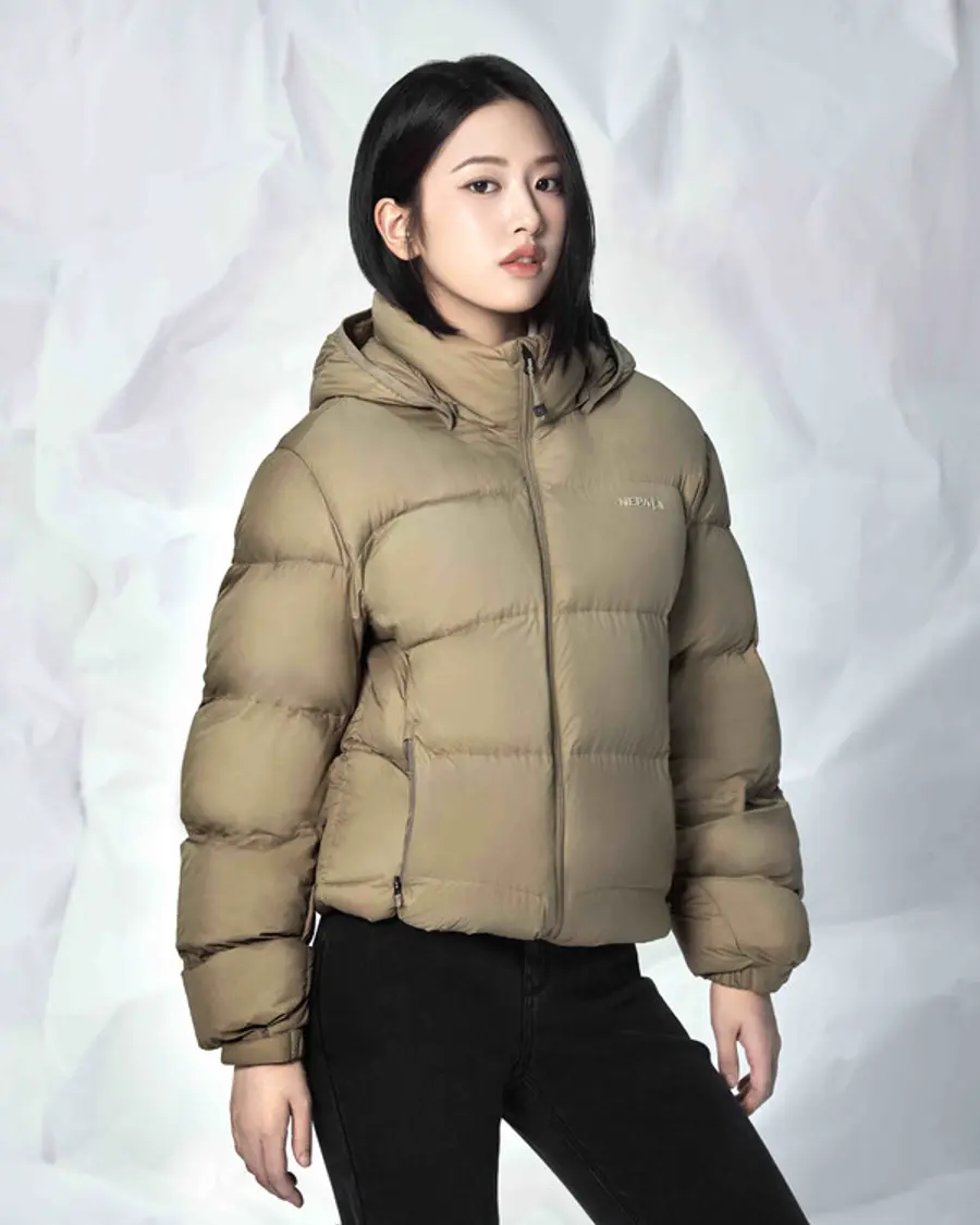 아이브 벰버 안유진의 에어써밋 다운 화보 (사진제공=네파)