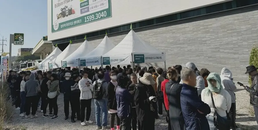 지난 25일 오전 양주역 푸르지오 센터파크 견본주택 입장을 위해 관람객들이 긴 대기행렬을 이뤘다 (사진제공=대우건설)