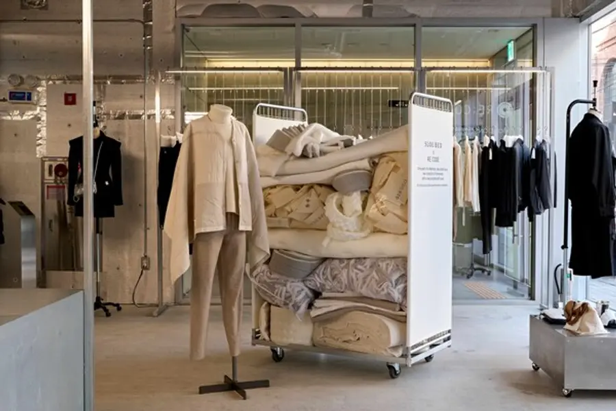 래코으와 슬로우베트 협업 전시 공간 (사진제공=코오롱 FnC)