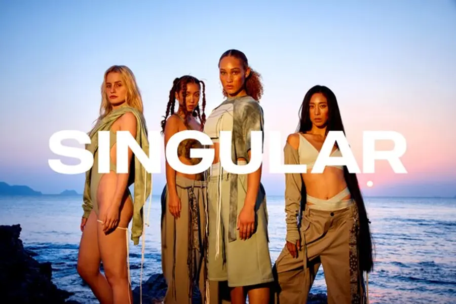 롯데면세점이 원밀리언과 협업해 첫 패션 브랜드 ‘SINGULAR(싱귤러)’를 선보였다. 사진은 원밀리언과 함께 한 롯데면세점 패션 브랜드 ‘SINGULAR(싱귤러)’ 룩북. (사진제공=롯데면세점)