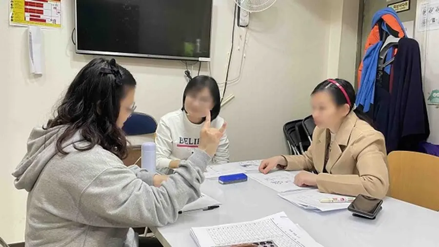  복권기금으로 운영 중인 ‘서울청각장애인학습지원센터’의 한국어 교육 프로그램에 참여한 다문화 농인의 모습 [사진=서울청각장애인학습지원센터]