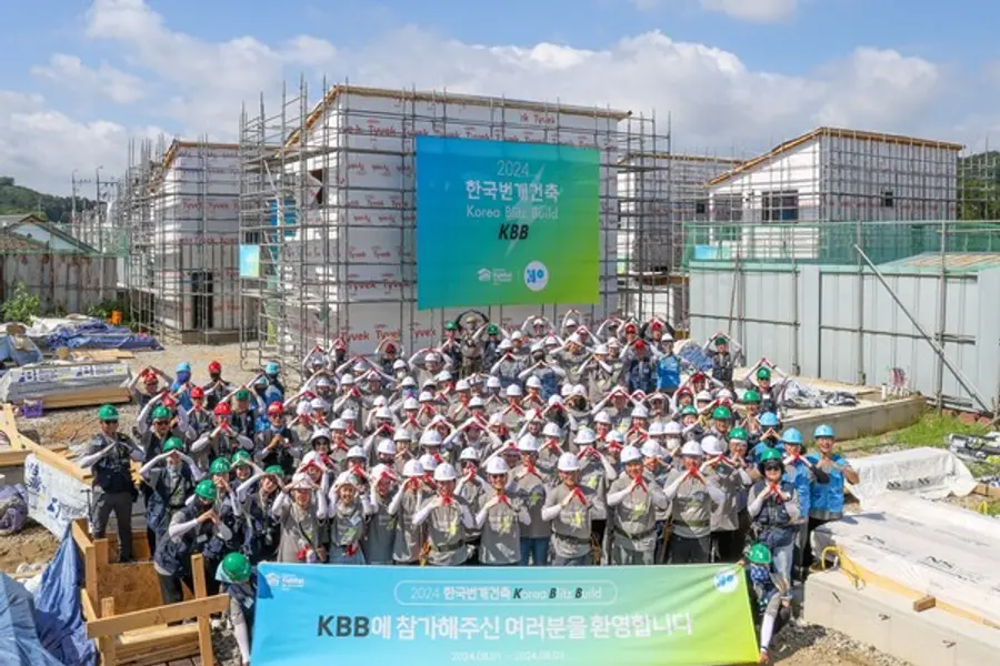 지난 8월에 열린 ‘한국번개건축(KBB)’ 자원봉사자들 (사진제공=한국해비타트)