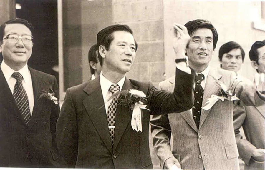1977년 코오롱유화 울산공장 준공식에 참석한 이동찬 코오롱그룹 선대회장 (사진제공=코오롱그룹)