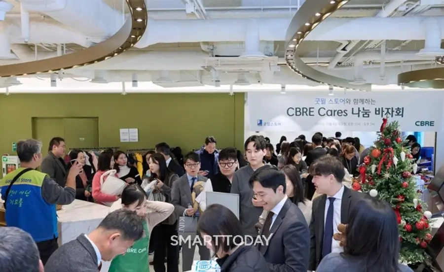CBRE 코리아가 굿윌스토어와 장애인 자립 지원을 위한 ‘CBRE Cares 나눔 바자회’를 진행했다. (사진제공=CBRE코리아)
