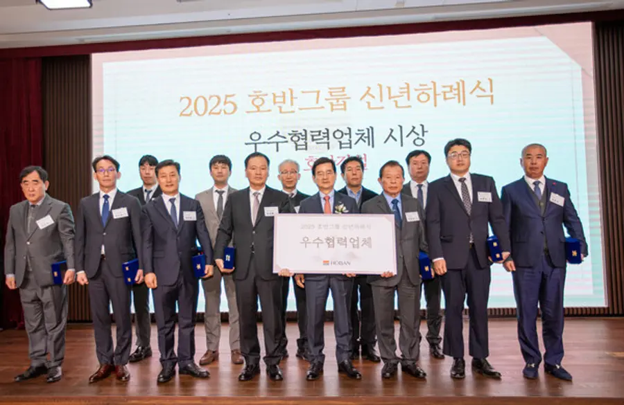 호반그룹 건설계열 우수 협력업체 시상식 단체사진(사진제공=호반건설)