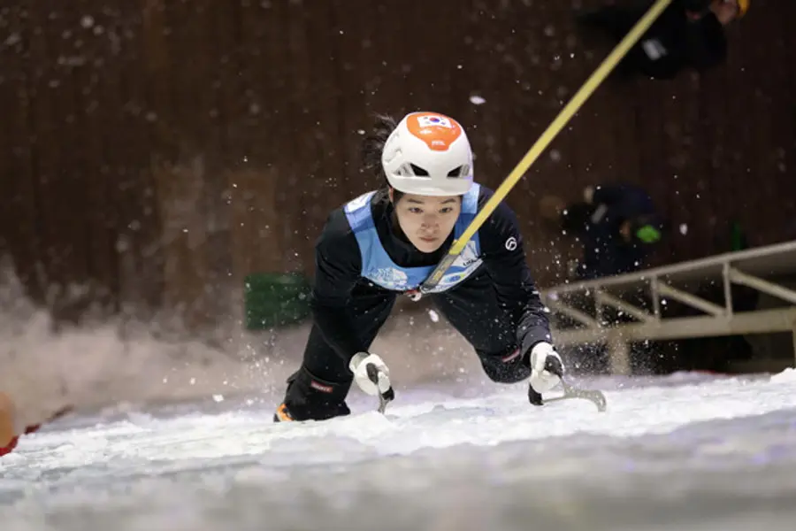 '2025 UIAA 청송 아이스클라이밍 월드컵 대회 스피드 부문 3위와 아시아선수권대회 2위에 오른 차유진 선수 경기 장면 (사진제공=대한산악연맹)