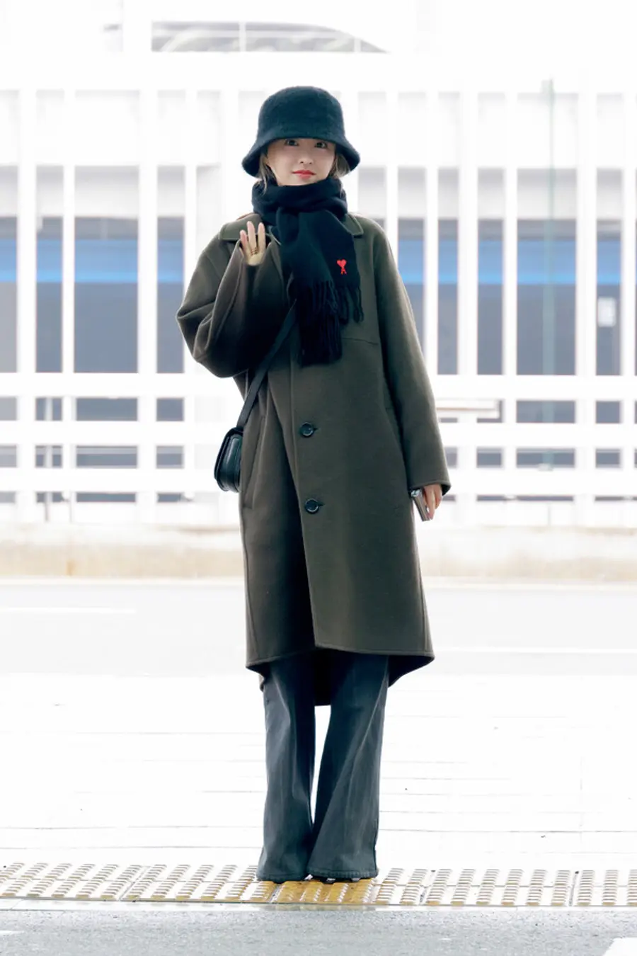 박보영이 스타일리시한 청순하면서도 러블리한 공항패션으로 화제를 모았다. (사진제공=아미)