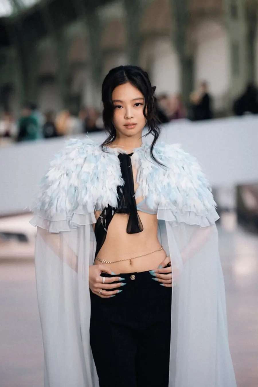 샤넬 2025 봄-여름 오뜨 꾸뛰르 컬렉션 쇼에 참석한 제니 (사진제공=샤넬)