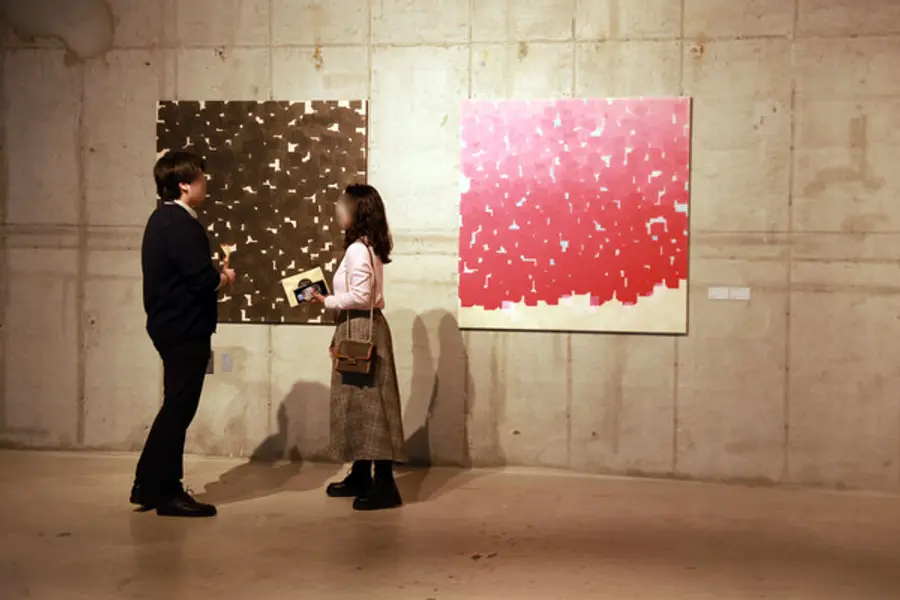  ‘설렘, 아트나잇’에서 명화 데이트를 즐긴 남녀 [출처: 한화손해보험]