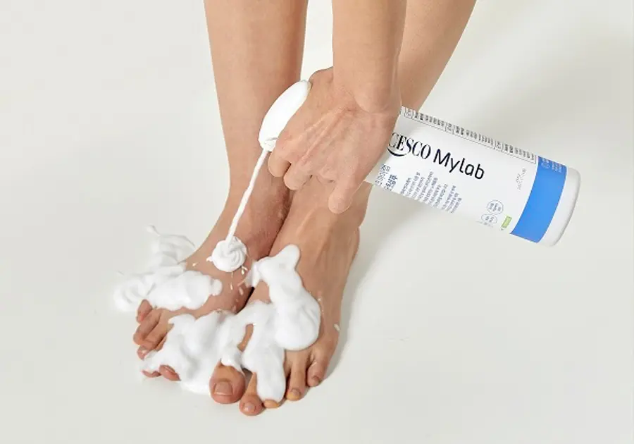 세스코는 자사 온라인몰 세스코몰에서 ‘마이랩 항균 풋샴푸’ 할인 프로모션을 진행한다. 거품 스프레이 타입으로, 허리를 숙이지 않고 간편하게 발에 뿌려 사용 가능하며 밀착력 우수한 조밀 미세 거품으로 각질세정, 발냄새를 제거한다.