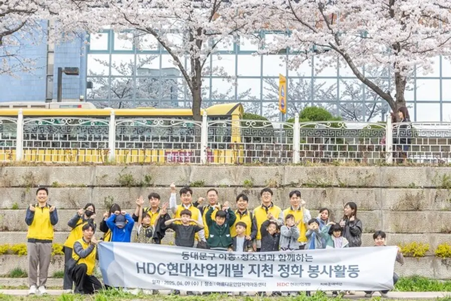 HDC현대산업개발이 동대문구에서 지역주민과 함께하는 아홉 번째 현장 릴레이 봉사활동을 진행했다. (사진=HDC현대산업개발)