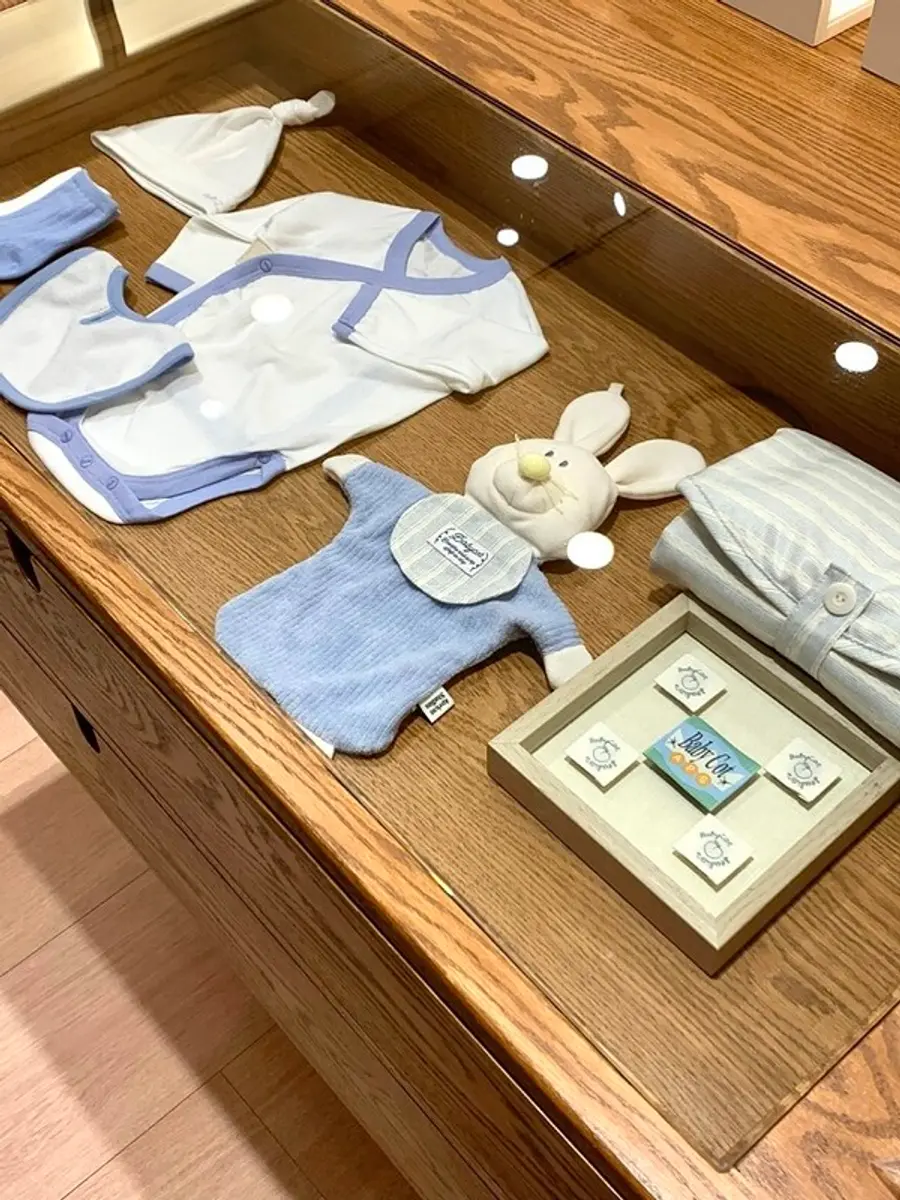 아프리콧스튜디오 더현대 입점