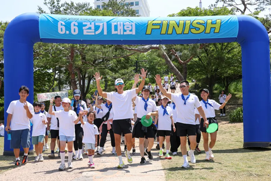 한국해비타트가 가수 션과 함께 현충일 맞아 시민 2200명과 함께 6.6km 걷기대회를 성황리에 마쳤다. (사진=한국해비타트)
