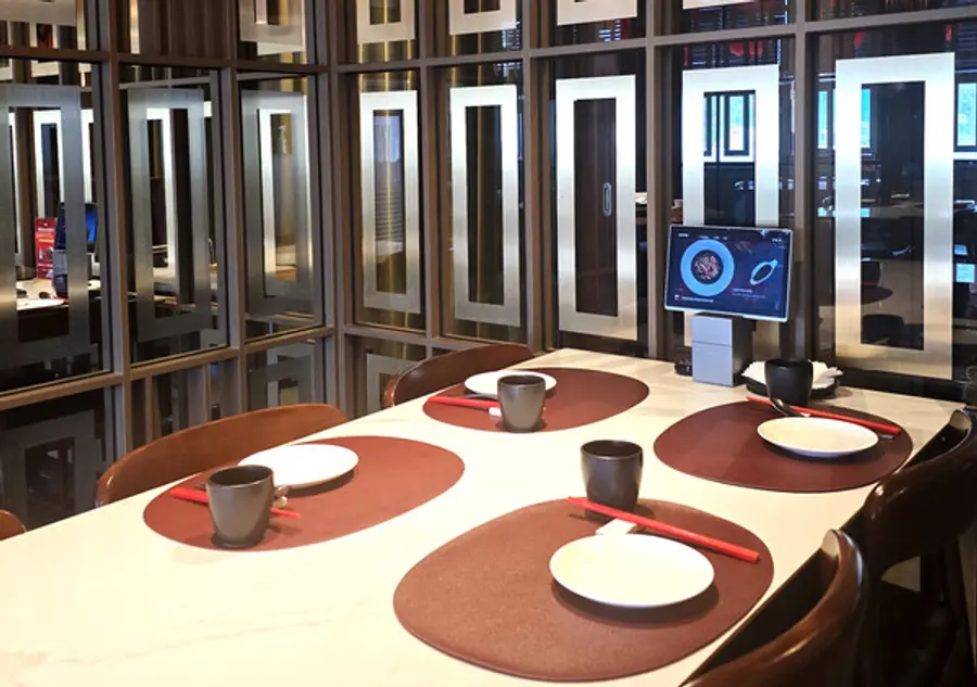  * 테이블마다 개인화된 주문시스템 ‘먼키 테이블오더’가 놓인 모습